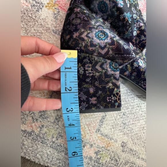 Vero Cuoio Velvet Floral Geometric Booties Size 38 7.5 - Picture 10 of 10